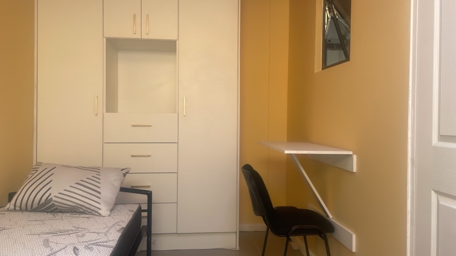 To Let 1 Bedroom Property for Rent in Goodwood Estate Western Cape